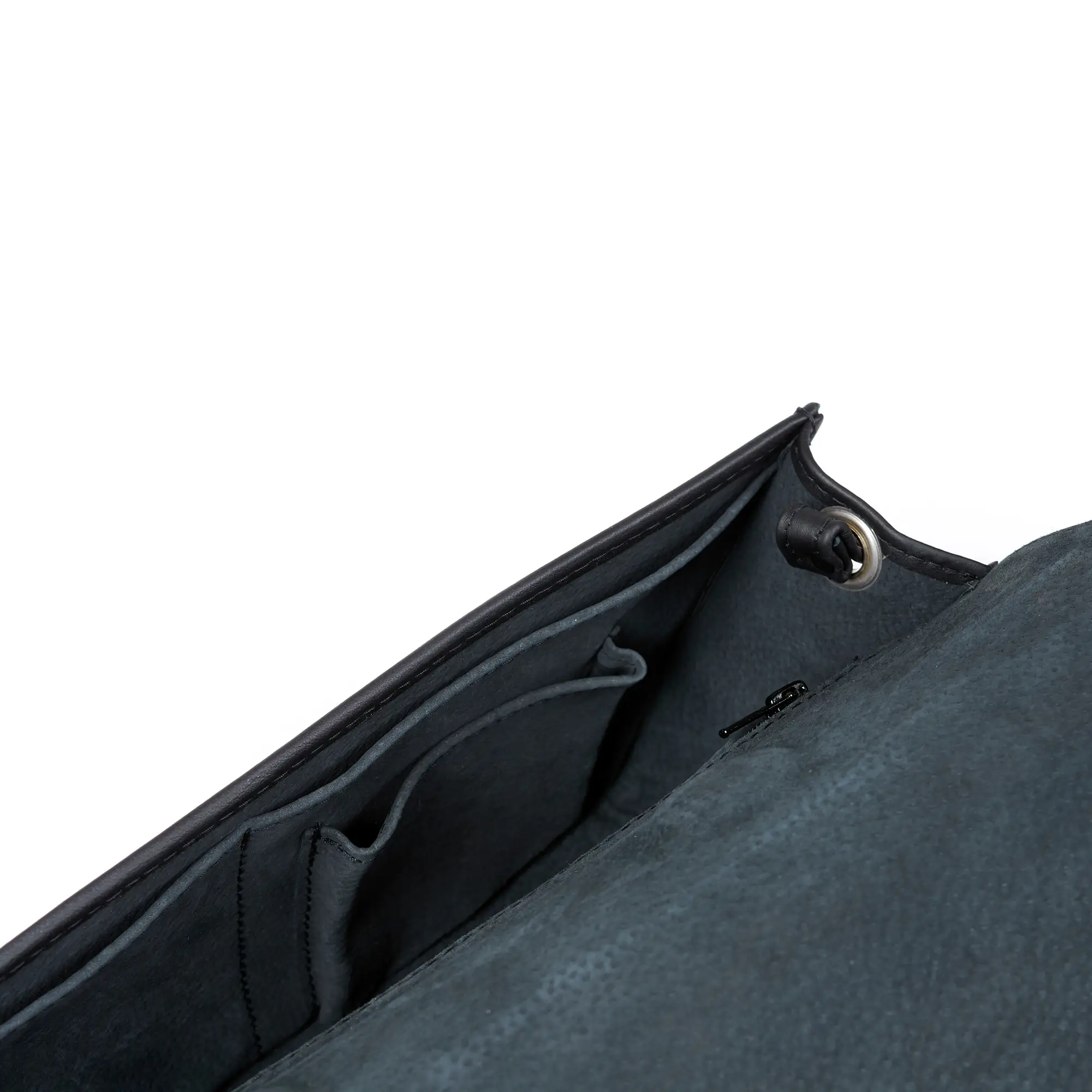 Olbrish Handtasche Torii, Nappaleder Schwarz, Größe L, Innenleben-Detailansicht