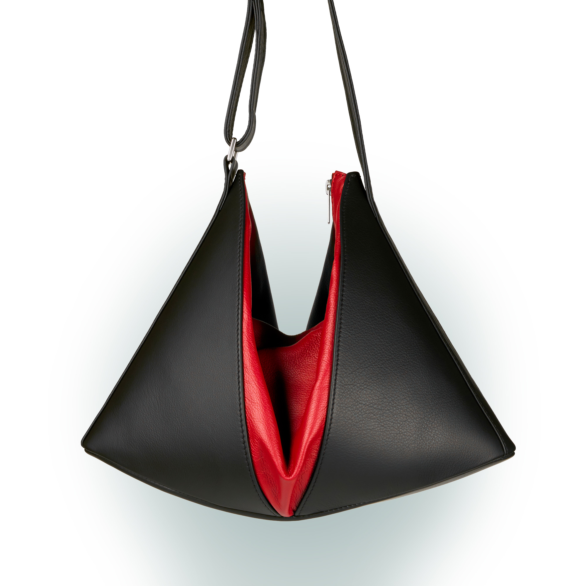 Olbrish Handtasche Akkordeon, Nappaleder Schwarz-Rot, Ansicht mit zusammengeklapptem Vorderwand