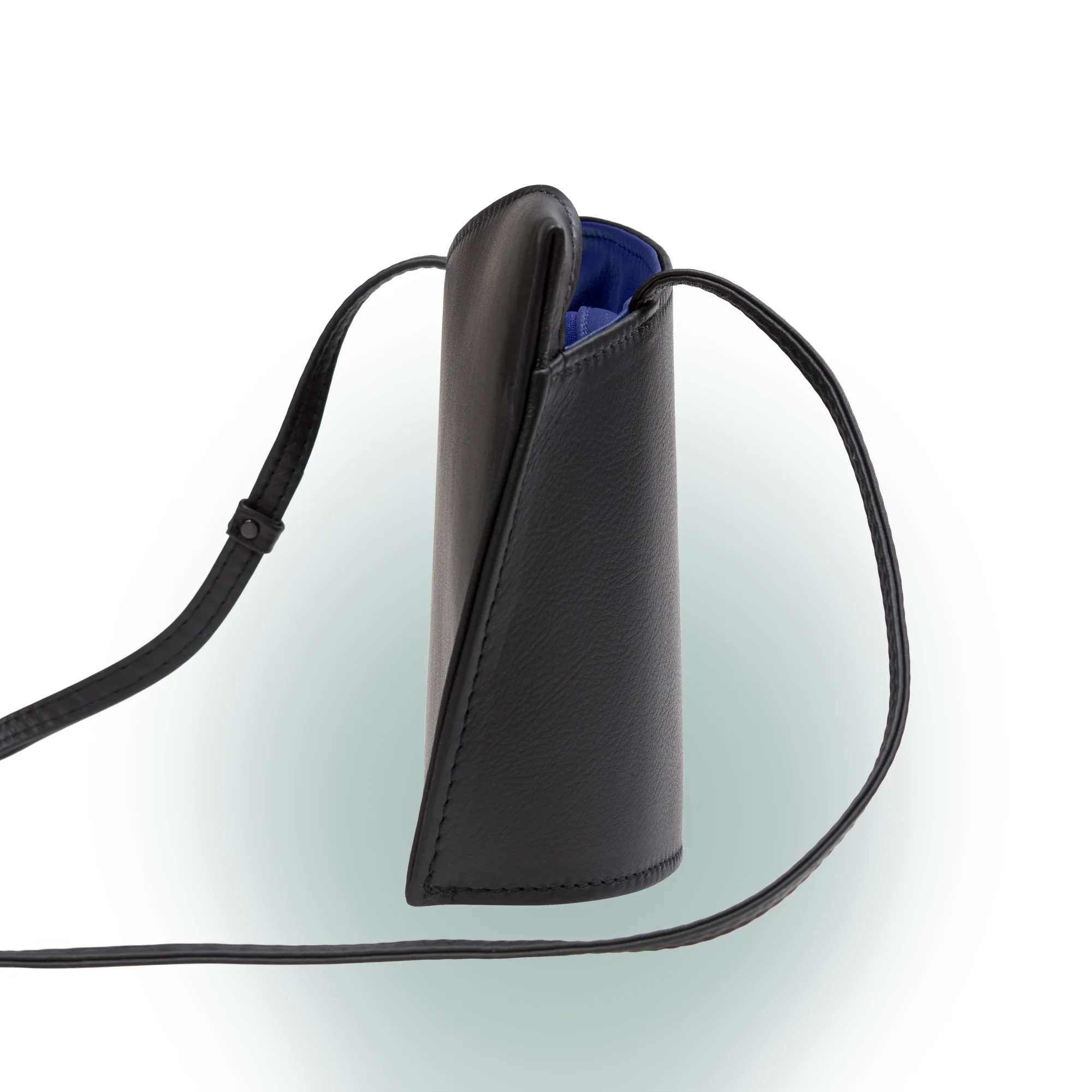 Olbrish Handtasche Wave, Nappaleder Schwarz-Royalblau, Größe S, Seitenansicht