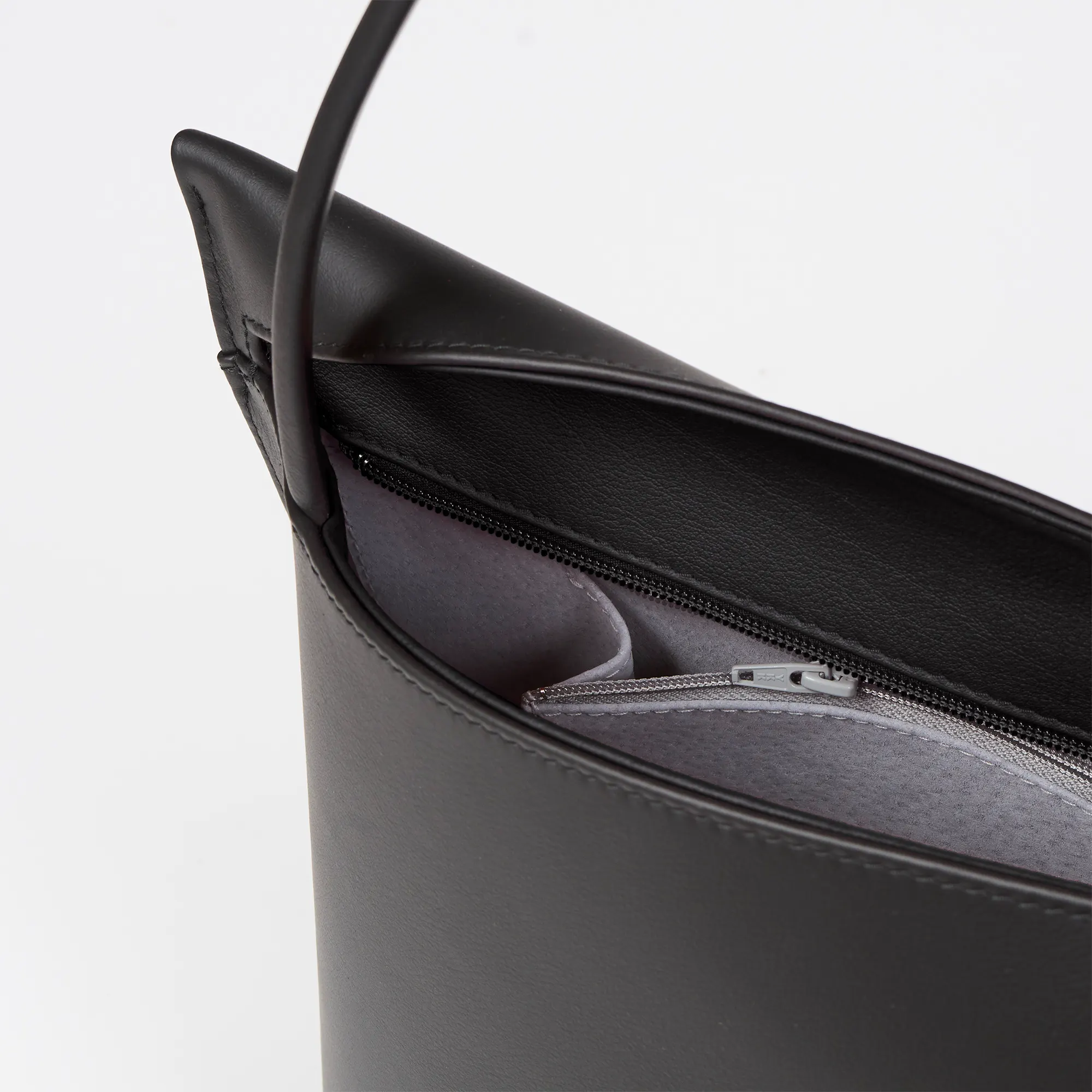 Olbrish Handtasche Wave, Nappaleder Schwarz, Größe L, Detailansicht