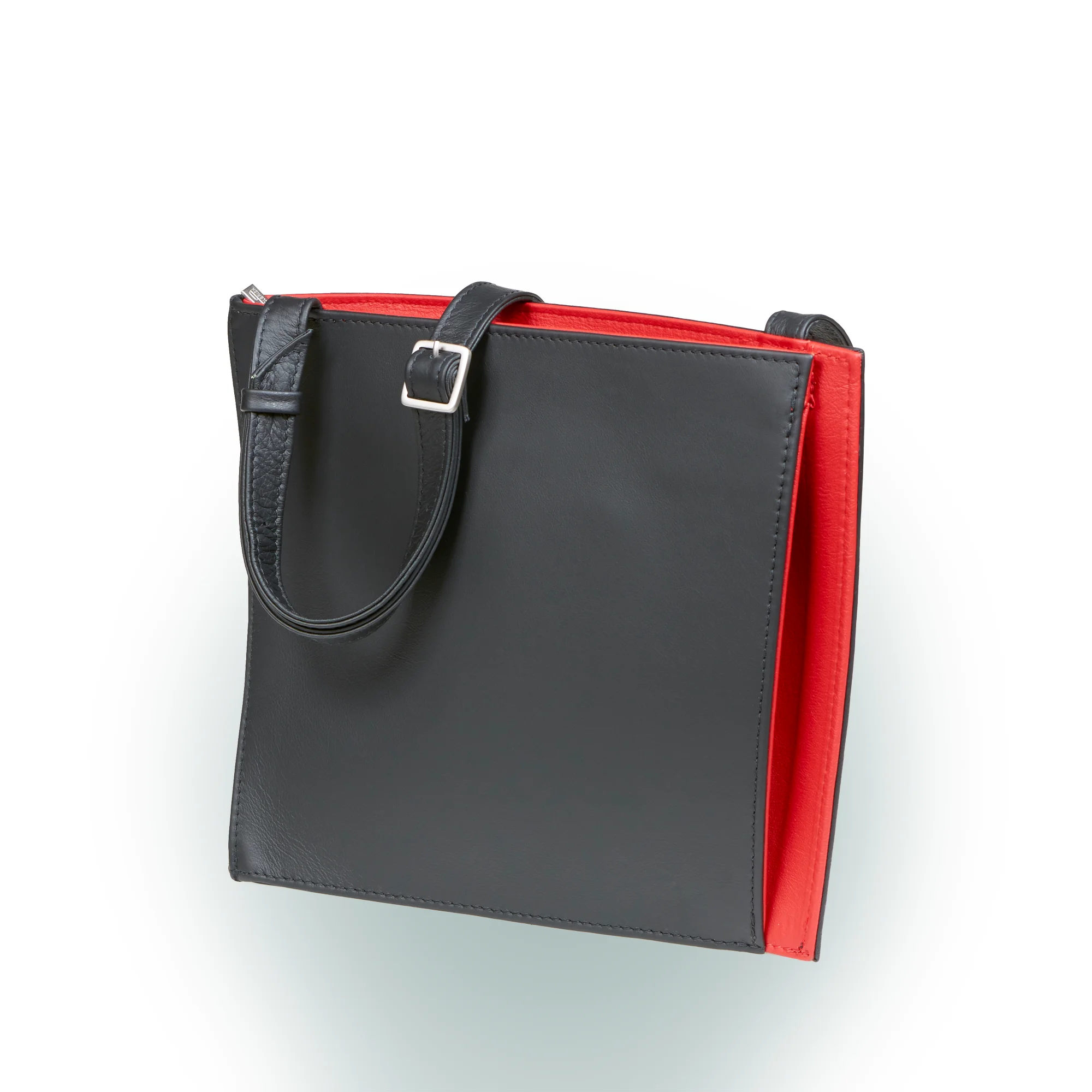 Olbrish Handtasche Vela, Nappaleder Schwarz-Rot, Größe M, Rückwand