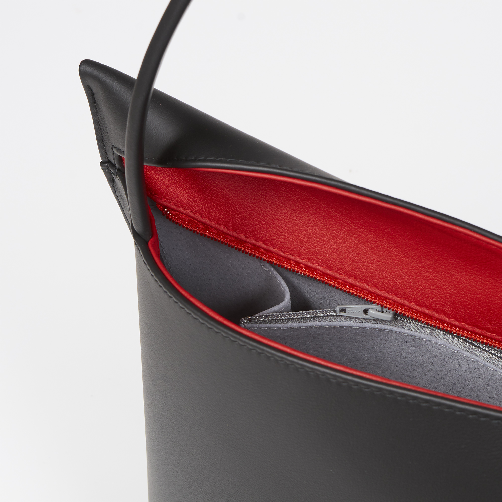 Olbrish Handtasche Wave, Nappaleder Schwarz-Rot, Größe L, Detailansicht
