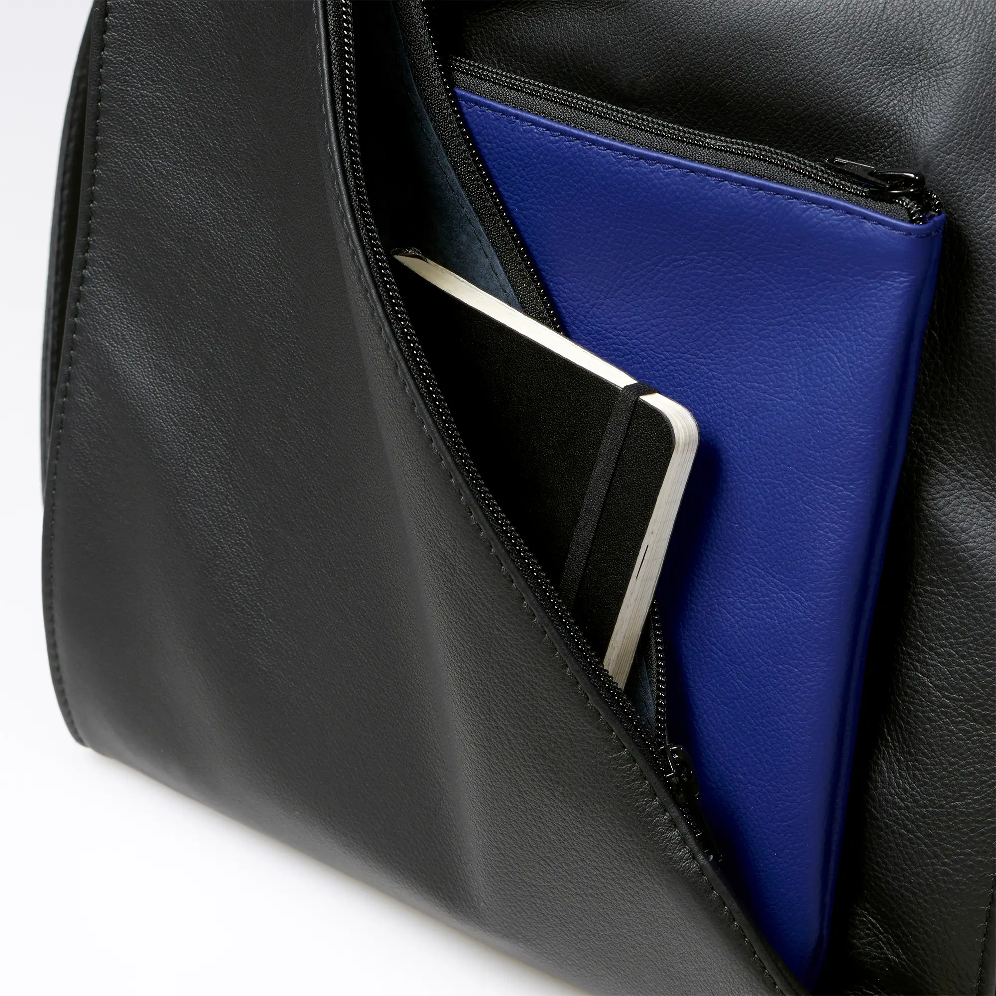 Olbrish Handtasche Genua, Nappaleder Schwarz-Royalblau, Größe M, Detailansicht 2