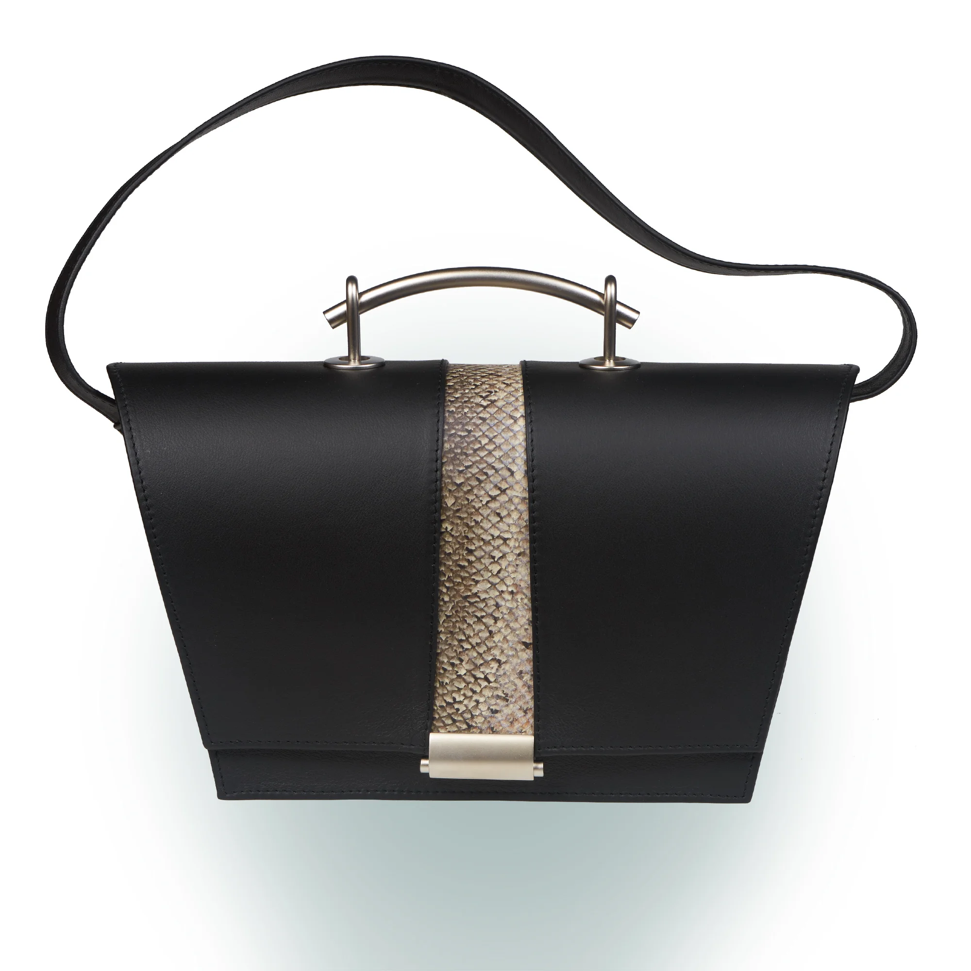 Olbrish Handtasche Torii, Nappaleder Schwarz und Fischleder Lachs, Größe XL, Vorderwand